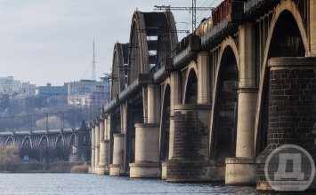 Важнейшие стратегические объекты: интересные факты о великолепных мостах в Днепре (Фото)