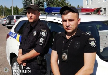 В Южноукраинске рецидивист пытался выбросить заложницу с балкона и ударил ножом полицейского
