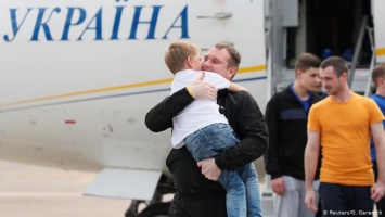 День "большого обмена": как в Украине встречали освобожденных в России украинцев