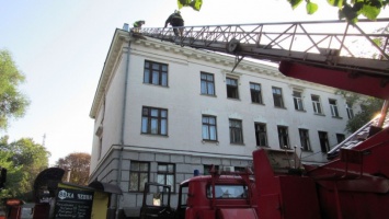 В Запорожье горел университет: фото и подробности пожара