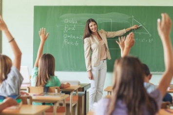 Учителям повысят зарплату: постановление Кабмина