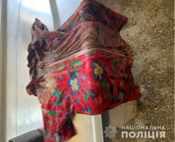 Красный халат и шнурок: страшную находку обнаружили на проспекте в Харькове (фото)