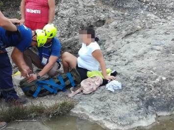 В урочище Панагия турист оказал помощь женщине с поврежденной ногой