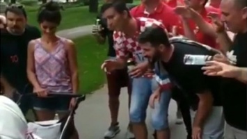 Хорватские болельщики спели колыбельную для маленького ребенка