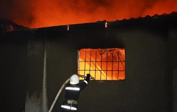 На складах в Николаеве произошел масштабный пожар