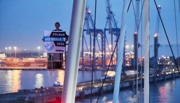 Активисты Greenpeace блокировали разгрузку угля в порту Гданьска