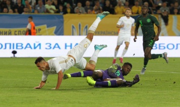 Сборная Украины по футболу, благодаря ошибке арбитров, спасла ничью в матче с Нигерией