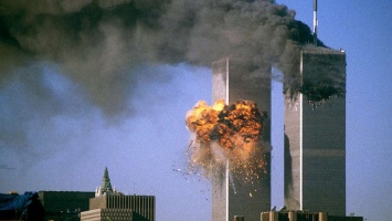 Люди выпрыгивали из окон: жуткие фото трагедии 11 сентября в США