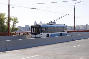 «Новый» мост и новый троллейбус: днепрян на День города ждет подарок