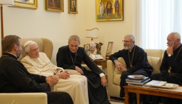 Папа-эмерит Бенедикт XVI принял делегацию Синода УГКЦ