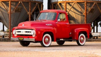 Шестидесятилетний пикап Ford F100 попал на распродажу