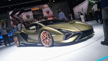Живые фото и подробности самого быстрого суперкара Lamborghini