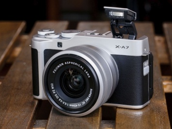 Fujifilm представила беззеркалку X-A7: улучшенный автофокус, видео 4K/30p и цена в $700