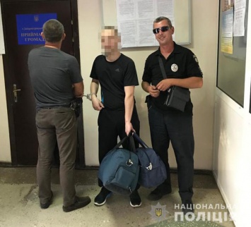 В Днепр из России экстрадировали мужчину, присвоившего здесь товар на крупную сумму