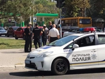 В Запорожье пешеход разбил своим телом машину, и остался невредим (ФОТО)