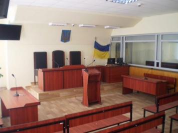 В Запорожской области обвиняемый пытался разжечь костер в зале суда