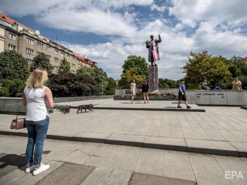 Власти Праги одобрили перенос памятника Коневу с площади в музей