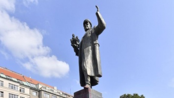 Памятник маршалу Коневу в Праге переносят в музей. В России негодуют