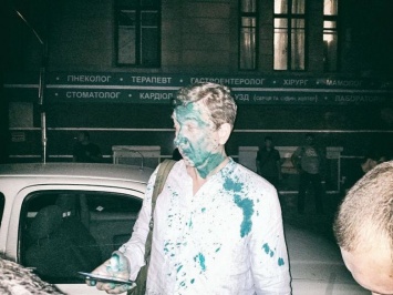 На участников «ХарьковПрайд» напали активисты и облили зеленкой экс-нардепа, - ФОТО, ВИДЕО