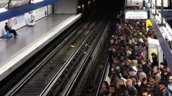 В Париже из-за забастовки траспортников остановилось метро