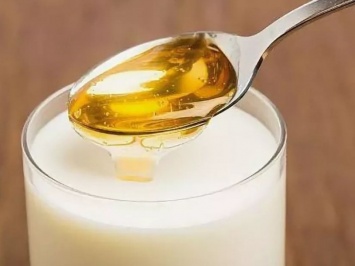Молоко с медом при простуде может быть опасным