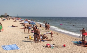Когда уехали кожаные отдыхающие. Курьезное фото с пляжа в Бердянске набирает лайки в сети