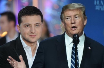 Бывшие послы Штатов считают, что украинский президент более ответственно относится к своей работе, чем американский, сказал корреспондент
