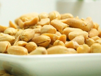 Утверждена первая терапия аллергии на арахис