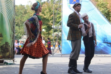 Украинский драмтеатр поздравил николаевцев с Днем города, - ФОТОРЕПОРТАЖ