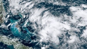 На Багамы надвигается новый мощный шторм