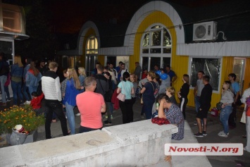 День города в Николаеве: сотни людей стоят в очереди в туалеты
