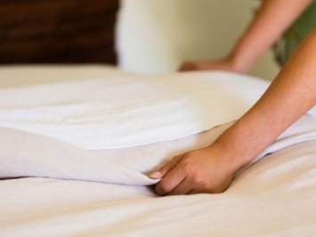 О частоте стирки постельного белья рассказали специалисты