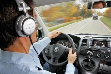 Китайские ученые назвали песни, наиболее опасные для шоферов
