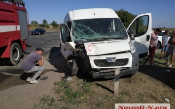 На трассе «Николаев-Одесса» автомобиль спасателей столкнулся с микроавтобусом, есть пострадавшие