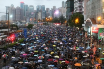 Протестующие в Гонконге выступили за возвращение жителям города британского гражданства