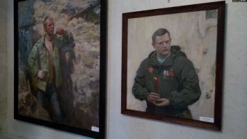 Оккупанты в Крыму устроили выставку об убитых главарях боевиков: фото