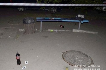 В Киеве трое пьяных парней избили полицейского за замечание