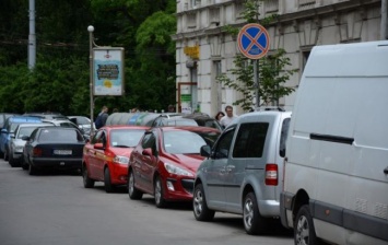 В Киеве облили кислотой 30 автомобилей