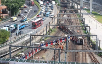В Гонконге поезд метро сошел с рельсов: восемь пострадавших