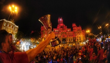 Тысячи испанцев в Мадриде поздравили свою сборную с победой на ЧМ по баскетболу