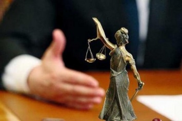 Суд восстановил на должностях двух люстрированных прокуроров