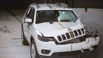 Новый Jeep Cherokee стал одним из самых безопасных среднеразмерных внедорожников (ВИДЕО)