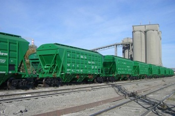 Почти 800 гривен на тонне зерновых теряют аграрии из-за коллапса на железной дороге, - Козаченко