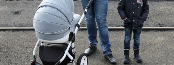 В Днепре на Тополе мужчина обворовывал детские коляски