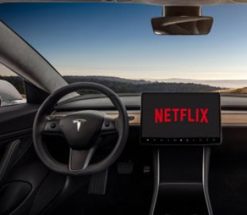 Электрокары Tesla получат новую прошивку с Netflix и играми
