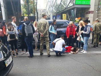 Видеофакт: в центре Харькова сбили девушку