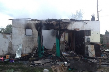 На Харьковщине спасатели пять часов тушили масштабный пожар в жилом доме, - ФОТО