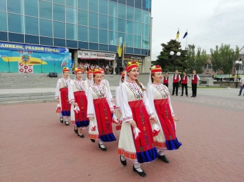 Болгары показали свой колорит в центре Бердянска