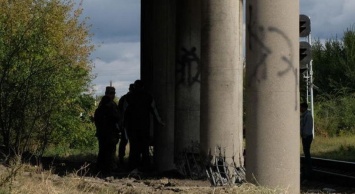 В Луганске прогремел мощный взрыв: повреждена опора моста (фото)