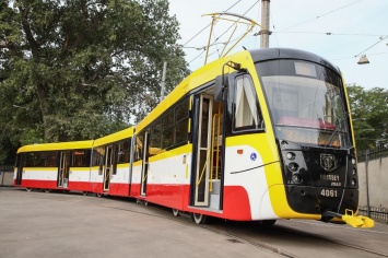 В Одессе собрали самый длинный трамвай в Украине (фото)